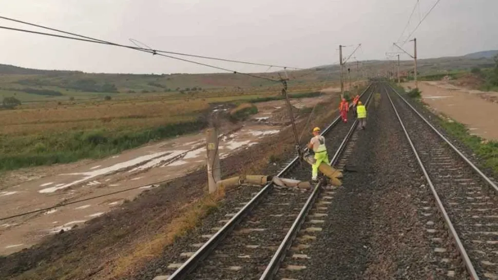 Vremea rea provoacă noi întârzieri uriașe ale trenurilor - Lista garniturilor cu mari probleme
