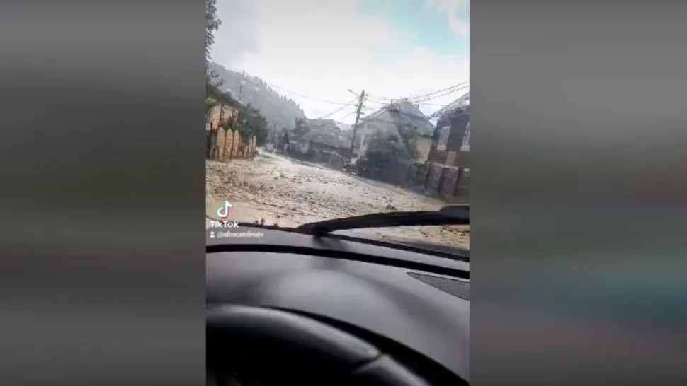 Vremea extremă face prăpăd în țară - Oamenii sunt disperați, gospodării inundate și culturi distruse - Alertă maximă
