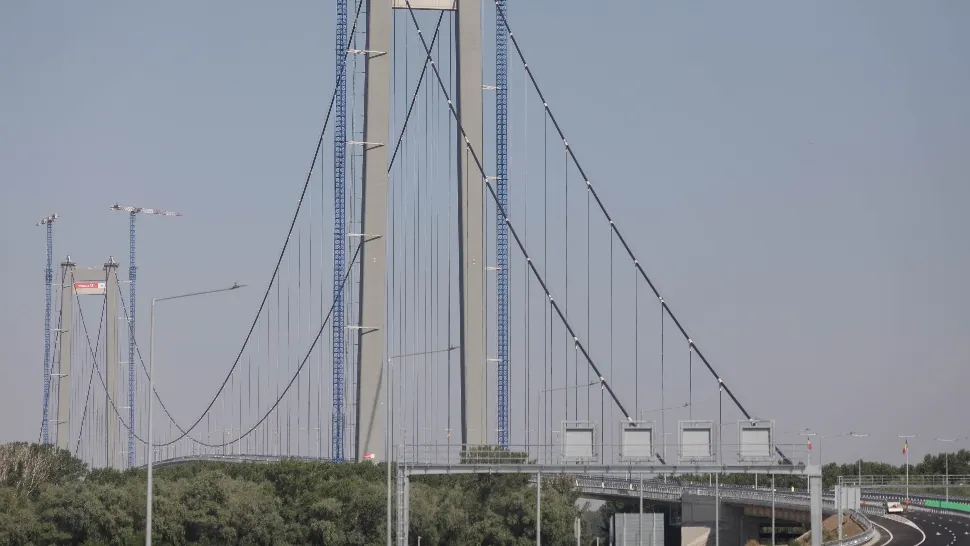 Primul accident produs pe podul de la Brăila, chiar în ziua inaugurării
