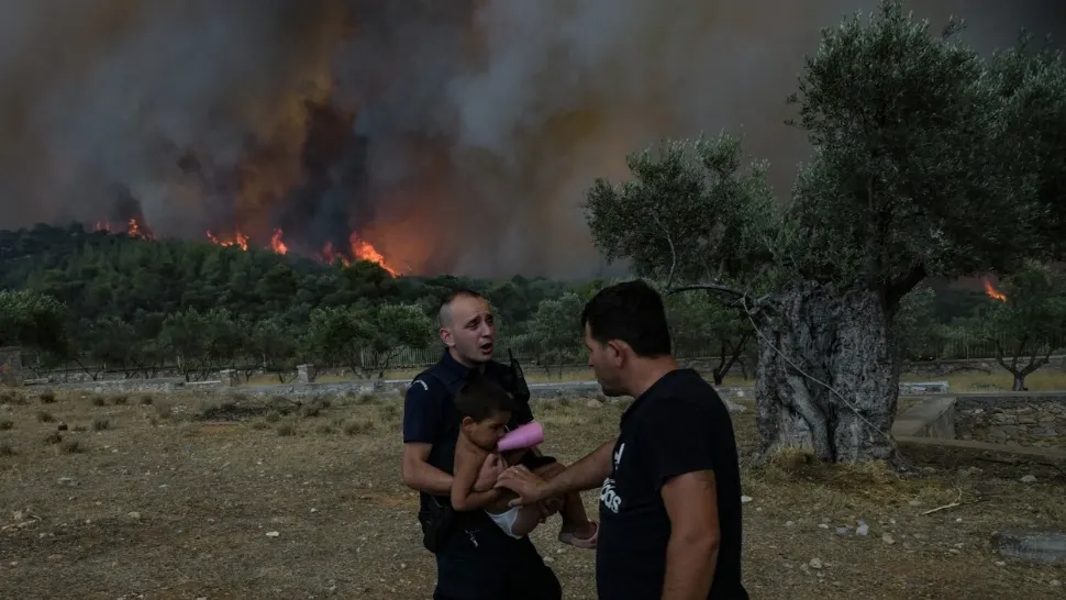 Alertă pentru concediile românilor. Incendiile de vegetație din Grecia se înmulțesc și se extind
