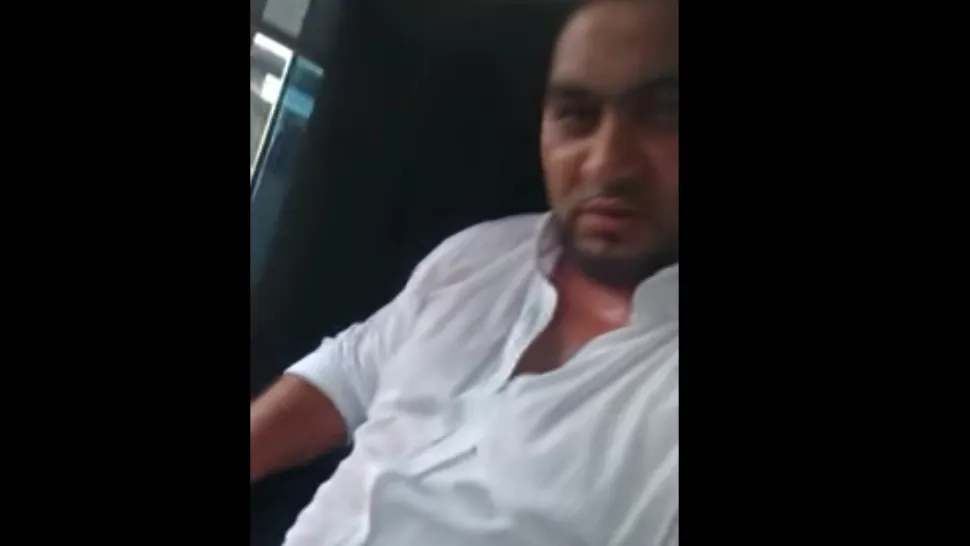 Șofer STB, plouat la volan în timp ce transporta oameni. VIDEO care arată starea jalnică a transportului în comun bucureștean