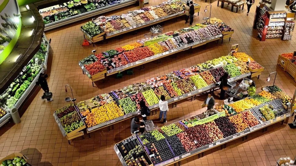Maghiarii vin în România să facă cumpărături. Cum arată dezastrul economic care îi determină pe vecini să treacă granița și să facă piața la noi