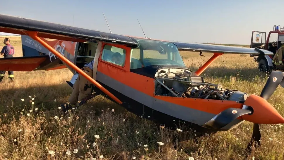 Aterizare de urgență pe aeroportul din Tuzla. Pilotul și pasagerul, transportați la spital FOTO