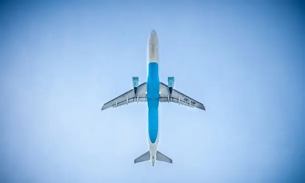 Discuțiile dintre piloți și turnul de control în cazul aeronavei care a aterizat de urgență pe Otopeni - AUDIO - Zgomot ciudat în cabină