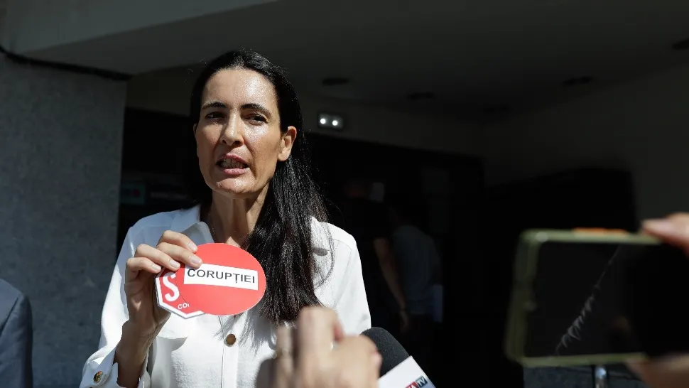 Acuzații dure la adresa primăriței penale de la sectorul 1. Clotilde Armand, reclamată că ar fi folosit bazele de date ale primăriei pentru a-și completa listele de semnături - FOTO