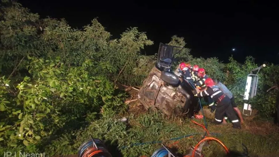 Accident îngrozitor în Neamț: Doi frați de 18 și 20 de ani au murit după ce au intrat cu mașina într-un copac
