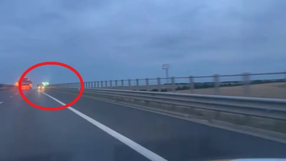 Pericol uriaș - Mașină pe contrasens pe o autostradă din România - Imagini revoltătoare