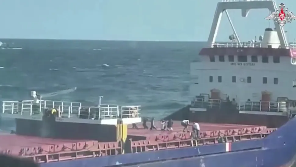 Incident grav pe Marea Neagră, între nave ale Moscovei și un cargou turcesc. Turcia a ”avertizat” Rusia