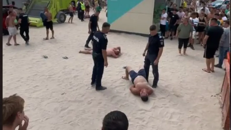 Bătaie între turiști, pe plajă la Costinești. De la ce a pornit totul - VIDEO