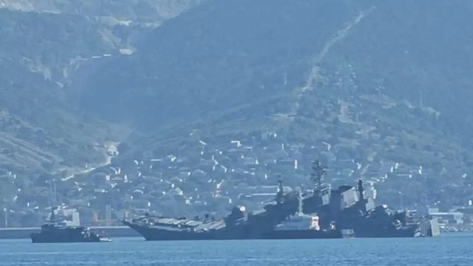 O navă rusească ar fi fost avariată de un atac ucrainean, în Marea Neagră - VIDEO