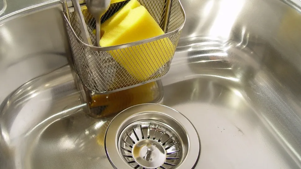 Cum sa desfunzi scurgerea de la chiuvetă fără chimicale periculoase. Ai nevoie doar de niste ingrediente banale, pe care orice gospodină le are in casă