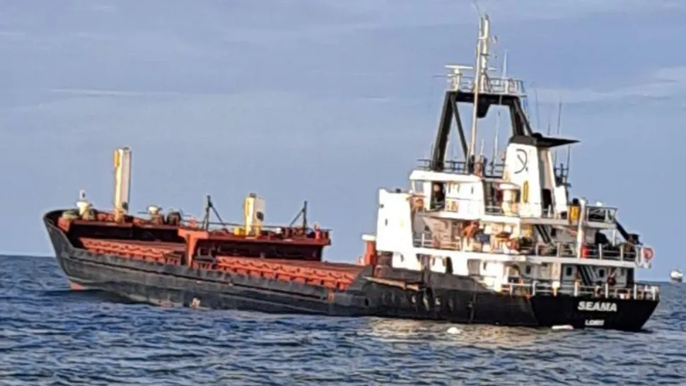 Explozie la bordul unei nave, în Sulina, după ce ar fi lovit o mină marină. 15 persoane au fost evacuate: 3 sunt în stare gravă - FOTO&VIDEO