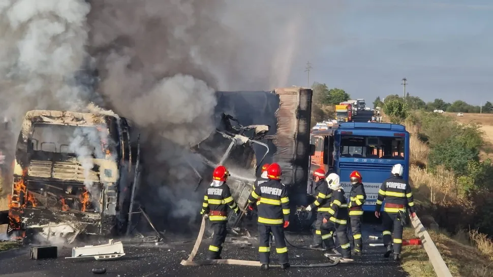 Accident grav, în Teleorman: două autocare și un TIR, în flăcări: 4 victime - VIDEO
