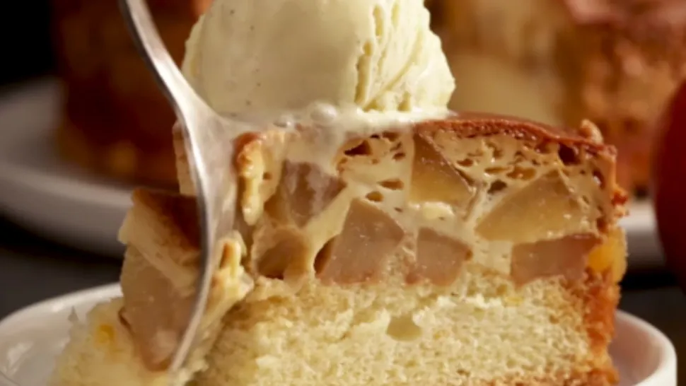 Deliciul toamnei: tort cu cremă de mere și înghețată. Rețeta simplă și pe înțelesul tuturor