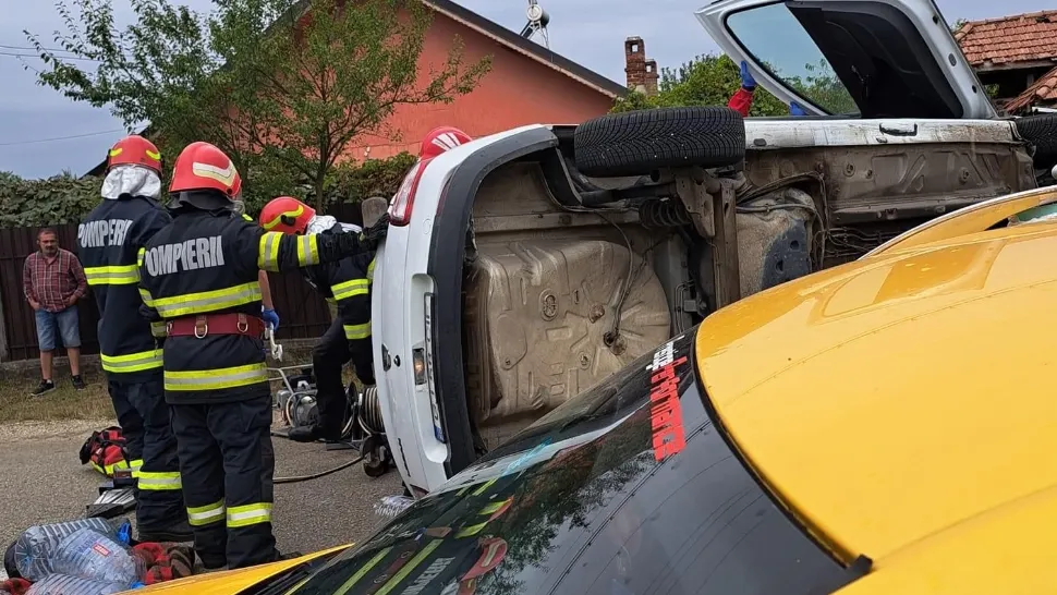 Accident teribil pe o șosea din Gorj. O femeie a murit, alți 2 oameni sunt grav răniți - VIDEO