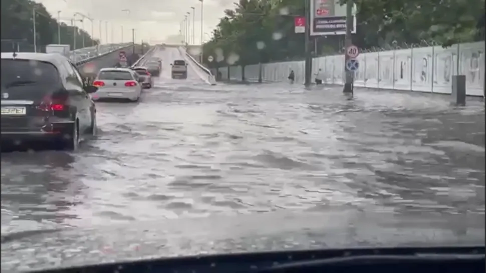 Prognoză specială ANM pentru București - Furtună și vijelie, vineri seară