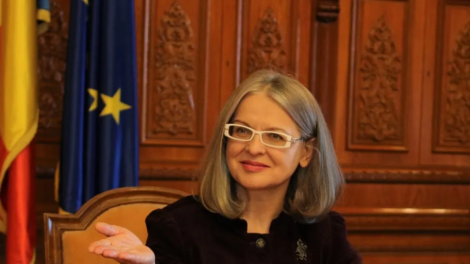 Fosta soție a baronului Buzatu cere explicații pentru suspendarea ei din partid și acuză o înscenare la adresa fostului partener