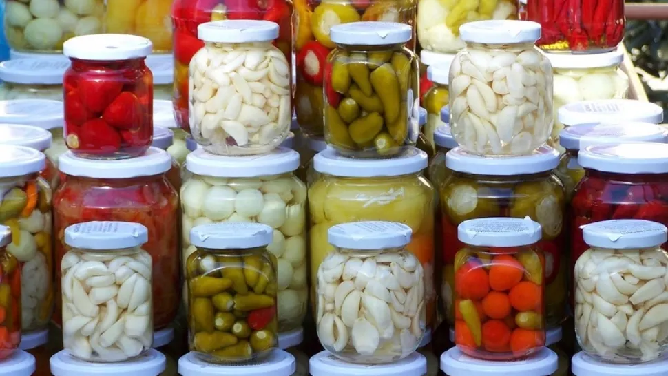 Ingredientul banal care strică murăturile. Ce să NU pui niciodată în conservele pentru iarnă