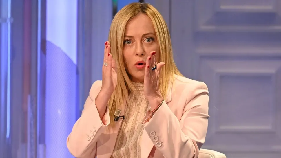  Giorgia Meloni propune izolarea migranților în zone părăsite și monitorizarea lor. Controversa aprinsă în Italia