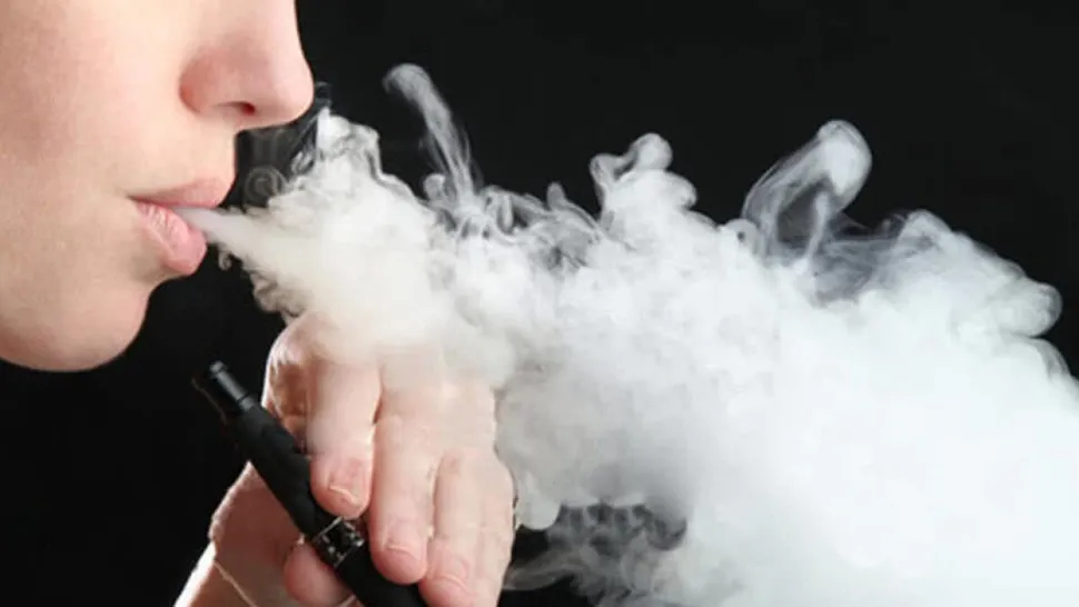 Țigările electronice pot provoca PNEUMONIE CHIMICĂ. Pe termen lung - risc de infarct și AVC. Avertismentul unui pneumolog român