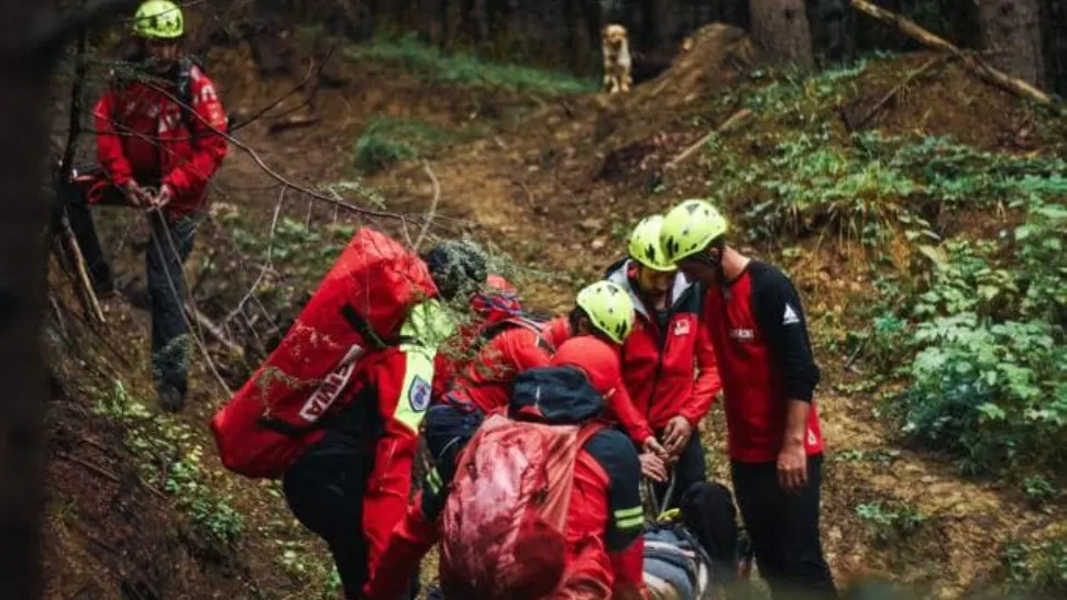 Opt turiști, salvați de pe munte după aproximativ 10 ore de căutări. Operațiune dificilă, pe timp de noapte, în Masivul Bucegi
