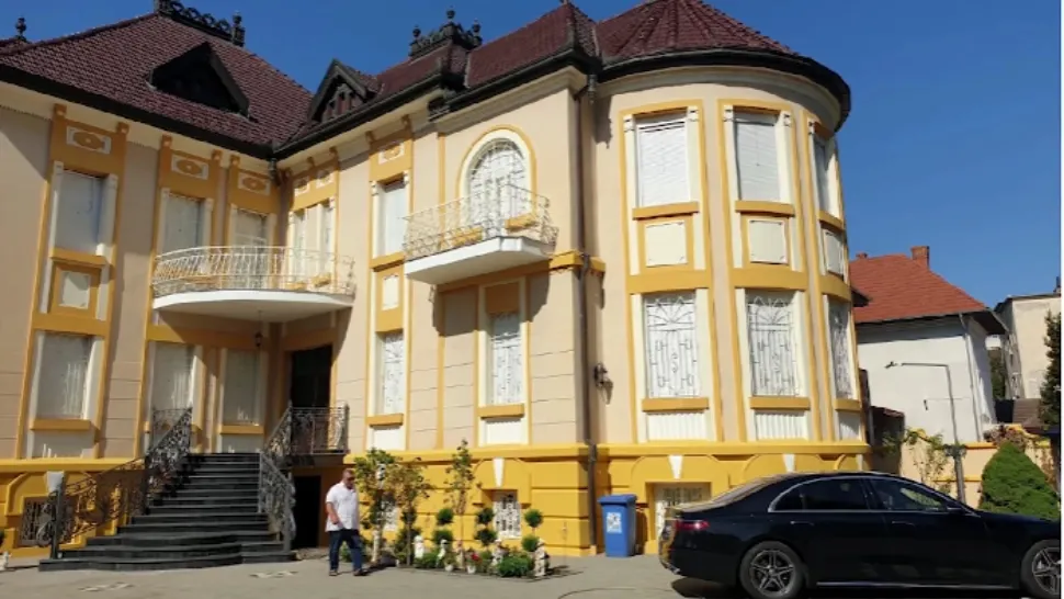 Palat cu uși blindate și mobilier aurit, recuperat de la interlopi, la Timișoara - Șeful clanului vrea înapoi banii investiți - Suma e uriașă