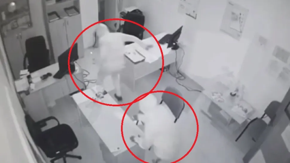DETALII ȘOCANTE în cazul polițistului prins în flagrant când fura bani şi bunuri dintr-o locuință din Oradea. Cine era complicele - Primele imagini