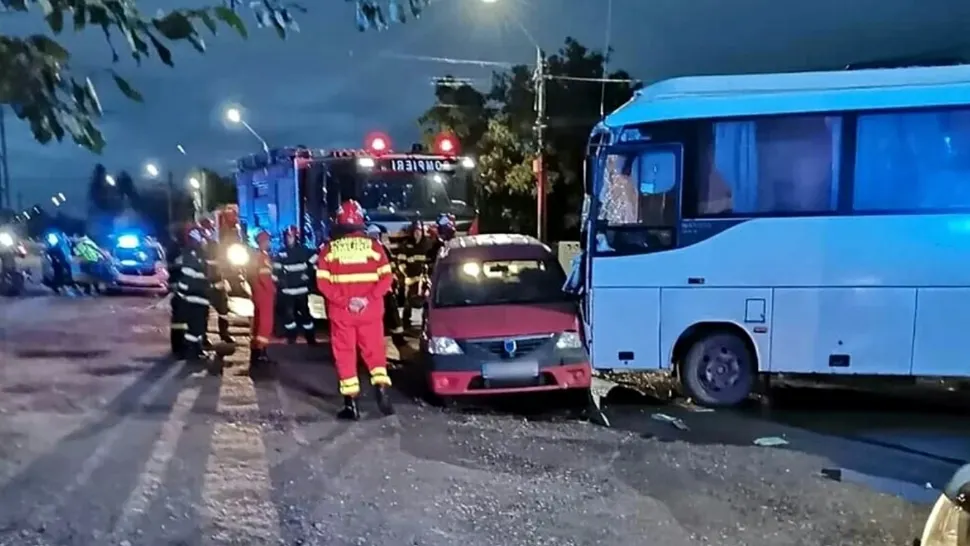 Microbuz aruncat de TIR pe contrasens, în altă mașină: 3 victime