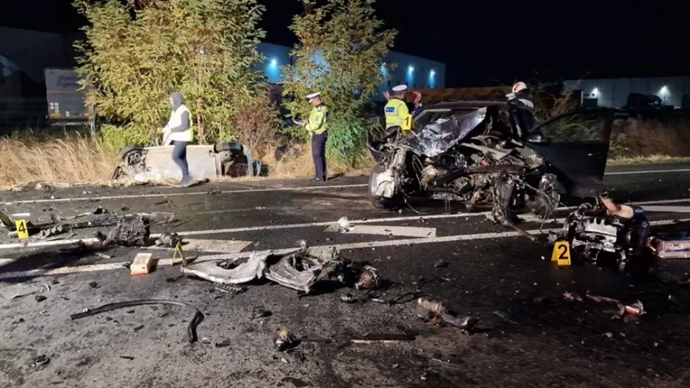 Accident mortal după ce două mașini s-au ciocnit violent - Șoferul nevinovat a murit încarcerat între fiarele contorsionate