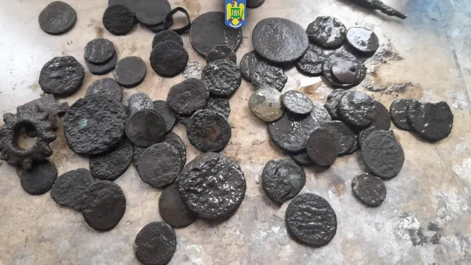 Comoara națională descoperită la  PTF Negru Vodă în geanta unor bulgari căutători de vestigii FOTO