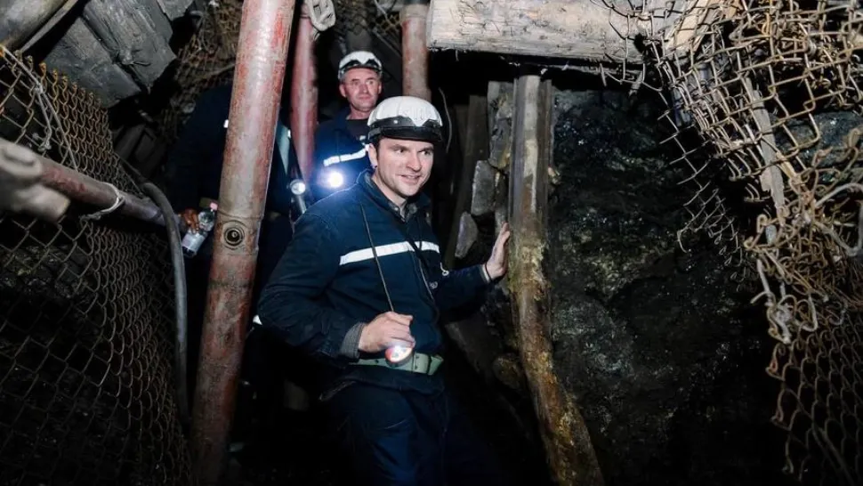 Sebastian Burduja, ministrul Energiei, a coborât în Mina Livezeni: Am participat la extracţia a 5 tone, cu un utilaj de provenienţă sovietică, din anii ‘80