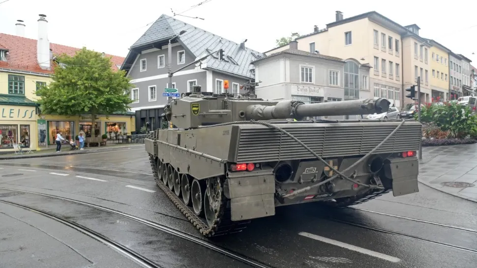Un soldat a murit iar alți 3 au fost răniți după ce un tanc s-a răsturnat de pe o stâncă! Incident teribil în timpul unui antrenament militar, în Austria 