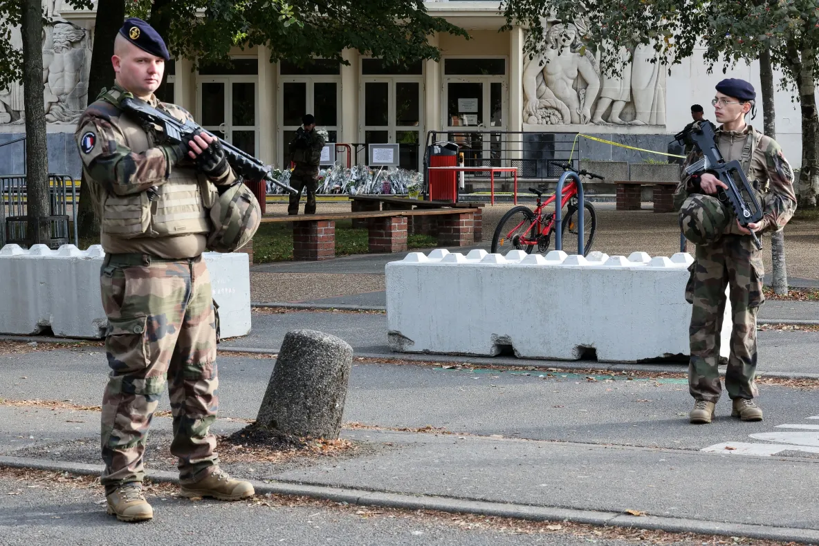 Alertă cu bombă în Franța, la liceul unde a fost înjunghiat mortal un profesor, săptămâna trecută