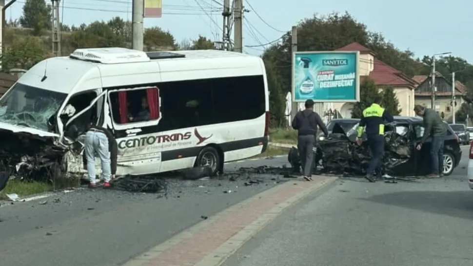 Accident teribil în județul Cluj. 16 oameni au ajuns la spital, numeroase ambulanțe și elicopter SMURD trimise la intervenție - VIDEO