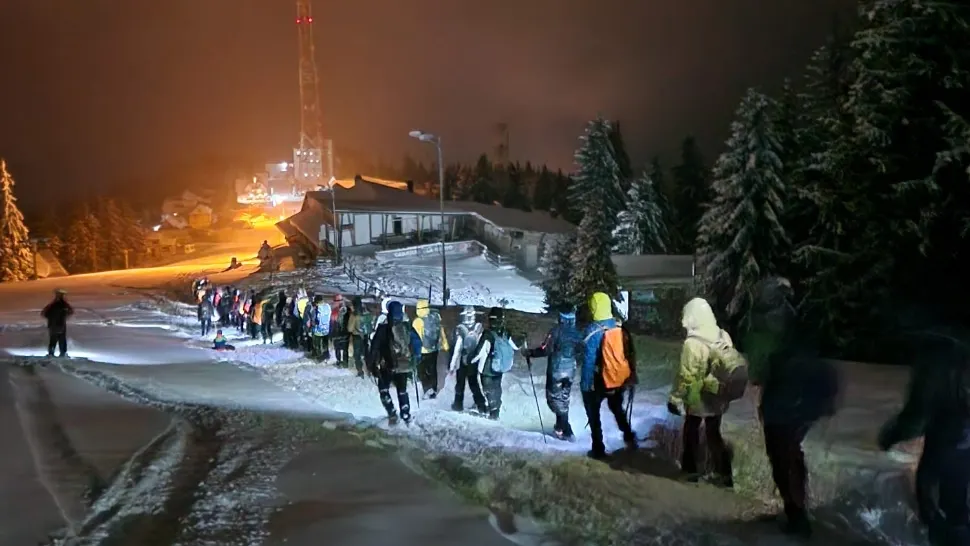 Zeci de turiști care au ignorat avertizările meteo, în pericol după viscolul din Munții Parâng. Operațiune dificilă de salvare - VIDEO