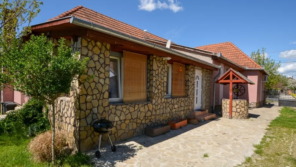 TOPUL străinilor care-și cumpără case în Ungaria - Cât de ieftine sunt casele luate de peste 700 de români 