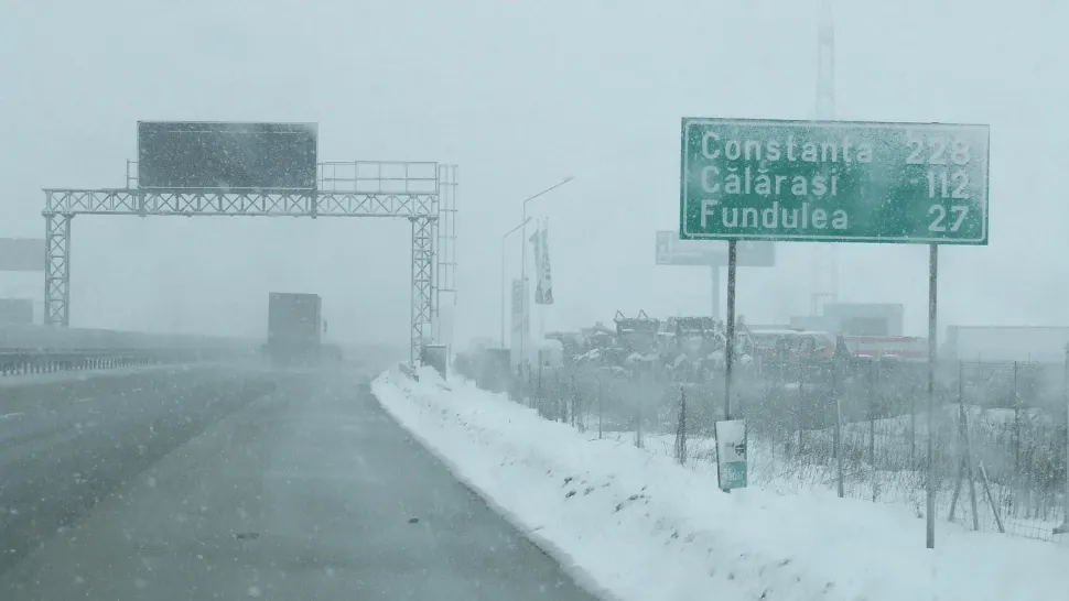Autostrada A2 București-Constanța a fost închisă din cauza ninsorii abundente - VIDEO