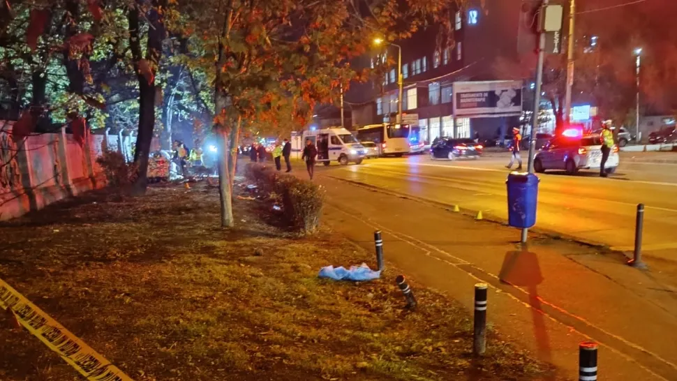 Doi membri ai unul celebru clan interlop din Capitală, spulberați pe trecerea de pietoni. Au șanse mici de supraviețuire