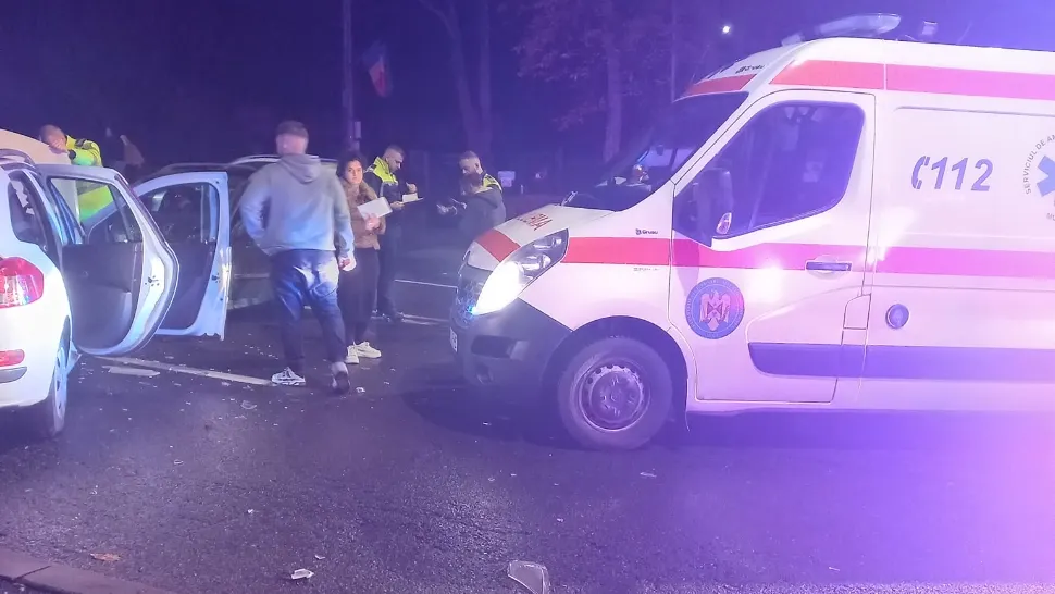 Tragedie evitată în ultima clipă: Un adolescent de 15 ani a furat o mașină și a accidentat alt tânăr