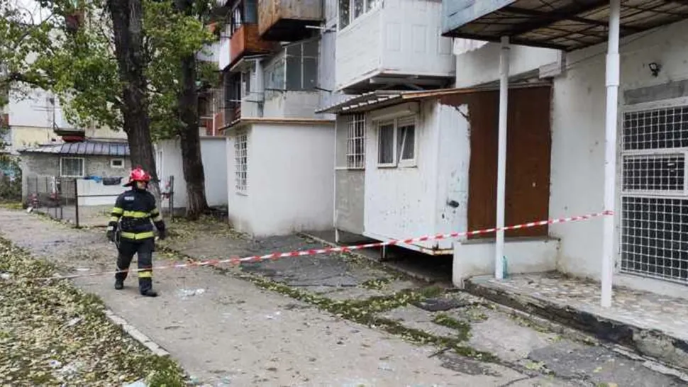 Explozie într-un bloc din Galați - O femeie a ajuns cu răni grave la spital