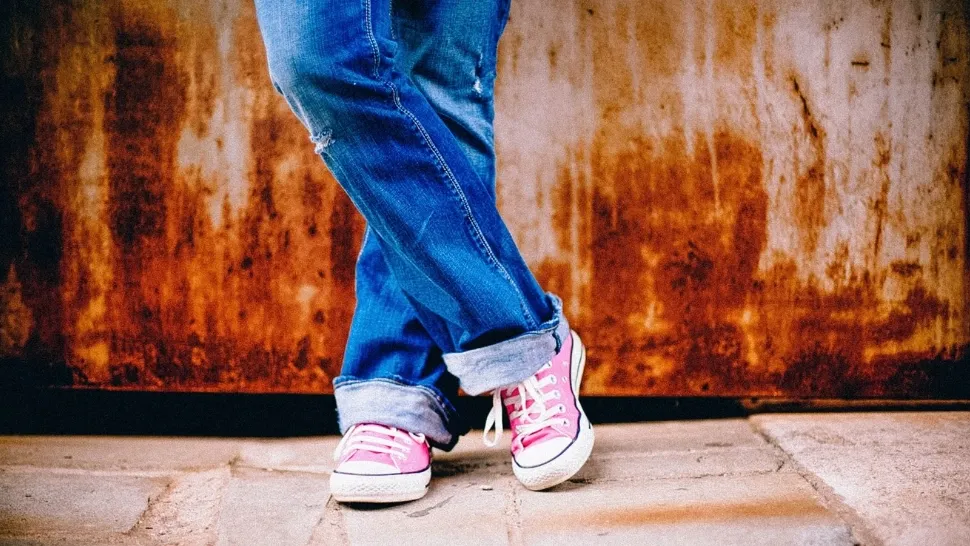 Eleva de 16 ani care a înjunghiat un pedagog la un liceu din Oradea, reţinută pentru tentativă de omor