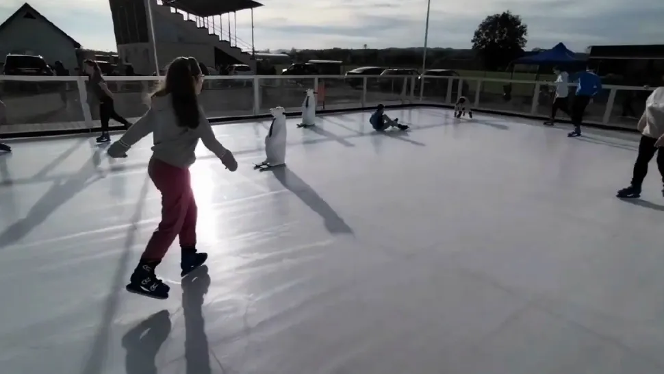 O comună cu doar 1800 de locuitori și-a permis patinoar de 120.000 de euro