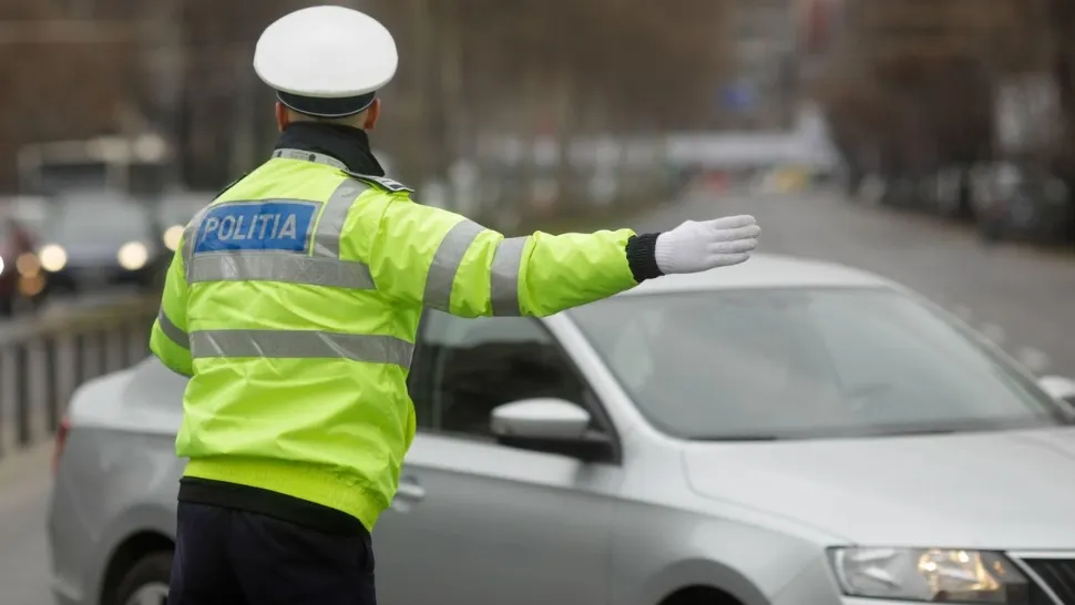 Surpriza uriașă pentru polițiști, la un control de rutină. Au încremenit după ce au deschis ușa unei șoferite drogate: ce ascundea femeia