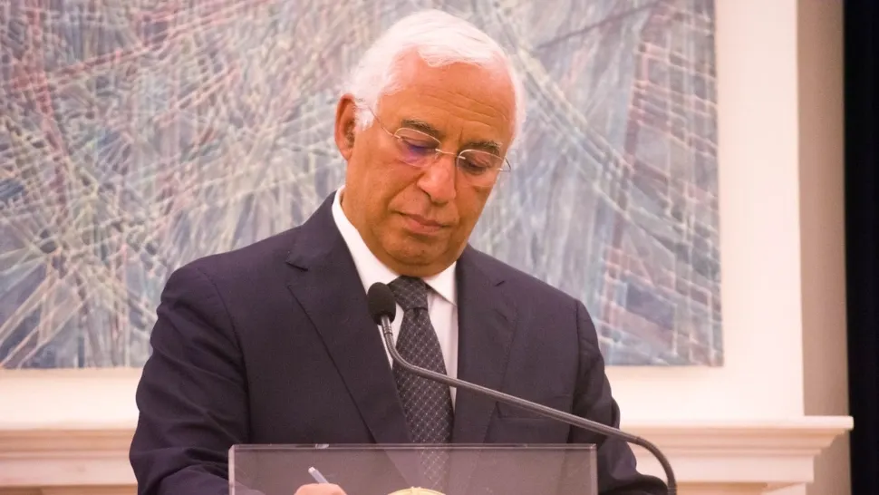 Anticorupție de tot râsul. Un prim-ministru a demisionat după ce procurorii l-au confundat cu un alt ministru 