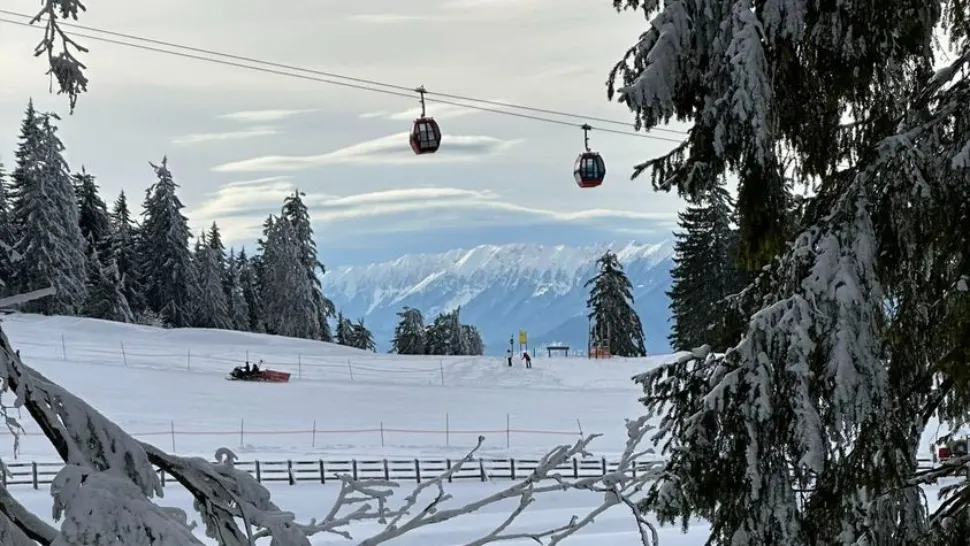 Pârtiile din Poiana Brașov, deschise de 1 Decembrie. Zi superbă, de IARNĂ AUTENTICĂ, imagini incredibile