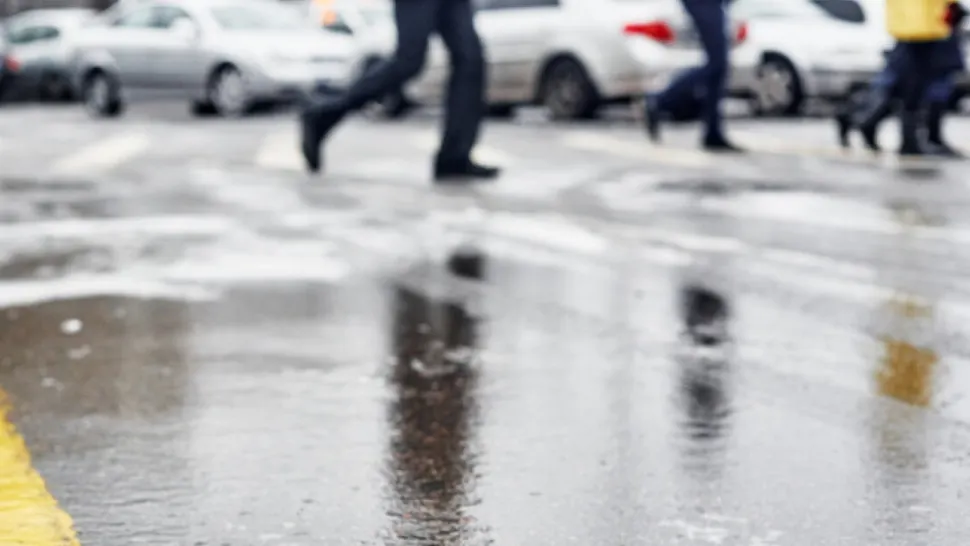 Alertă METEO de ceață densă și ghețuș în mai multe județe: Avertizare ANM pentru șoferi - Care sunt zonele vizate