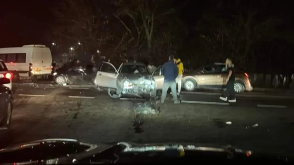 Microbuz plin cu pasageri, implicat într-un grav accident, în Crevedia: 4 victime, între care un minor. Planul roșu, activat