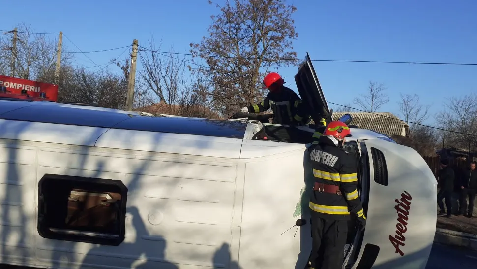 Accident grav, în Constanța: impact violent între un tractor și un microbuz cu pasageri - o victimă