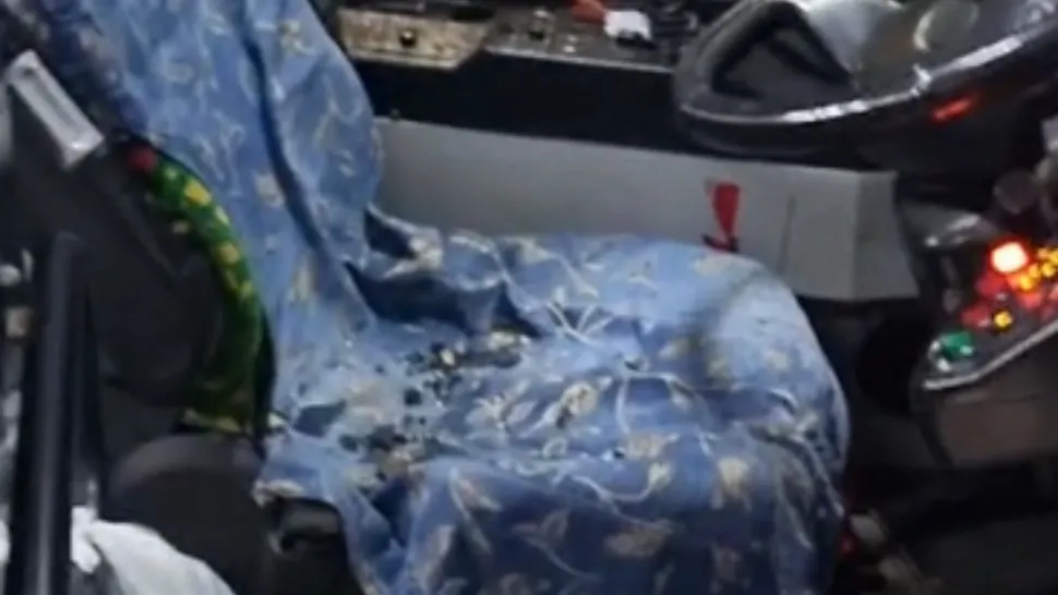 Scene șocante, în Iași: un tânăr a distrus un autobuz și a atacat o femeie după ce i s-a cerut să valideze biletul