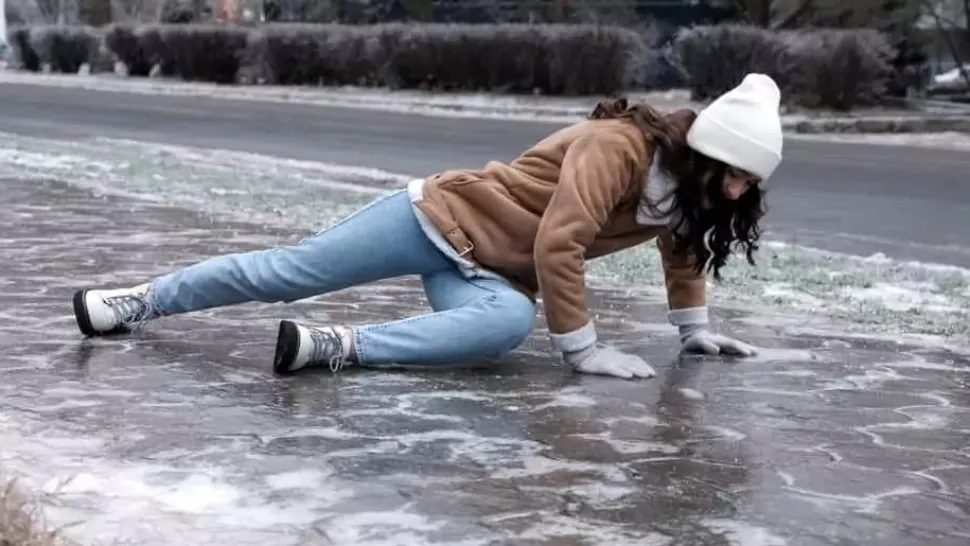 Iarna, sezonul fracturilor. Un medic ortoped te învață cum să te protejezi în timpul căzăturilor